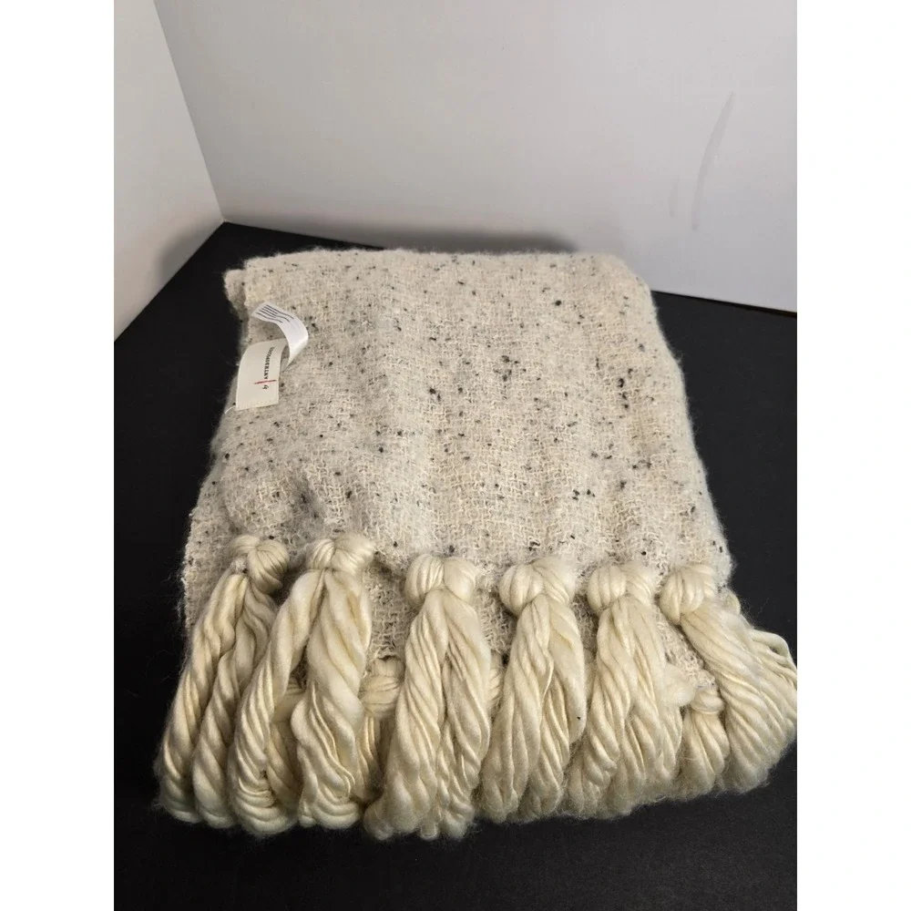 Anthropologie‎ Chunky Fringe Throw/scarf Cream flecked confetti knit soft Boho